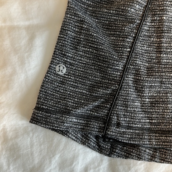 Lululemon Run Briskly 1/2 Zip - Size 4 - Picture 11 of 12